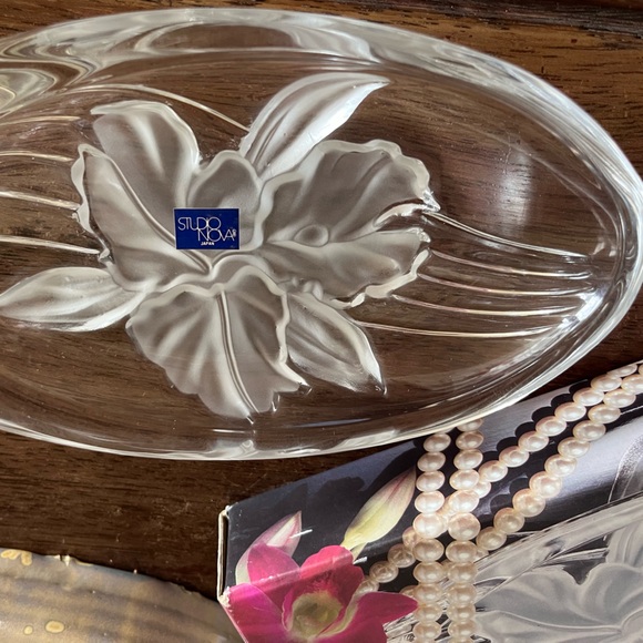 Studio Nova Other - Studio Nova Iris Flower Oval Glass dish